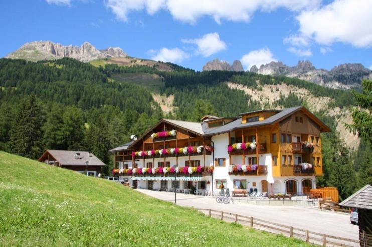 Hotel Gran Mugon Vigo di Fassa Εξωτερικό φωτογραφία